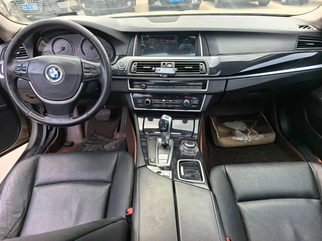 BMW 5 Series — миниатюра 9