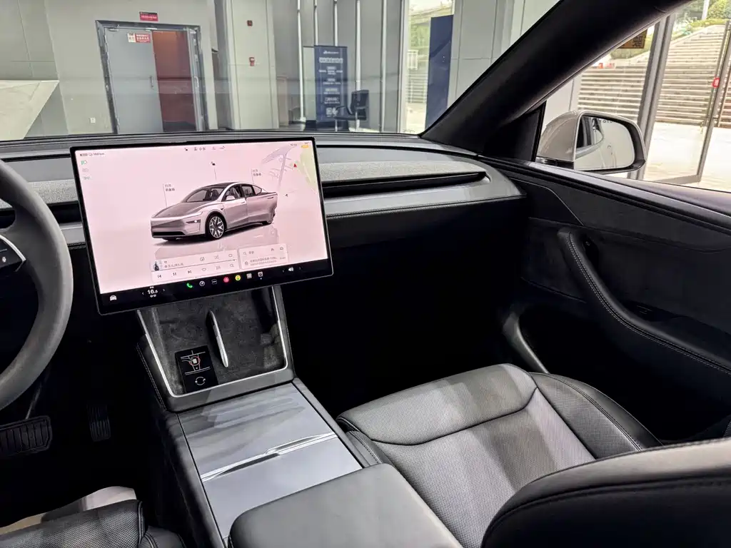 Tesla Model Y L — миниатюра 9