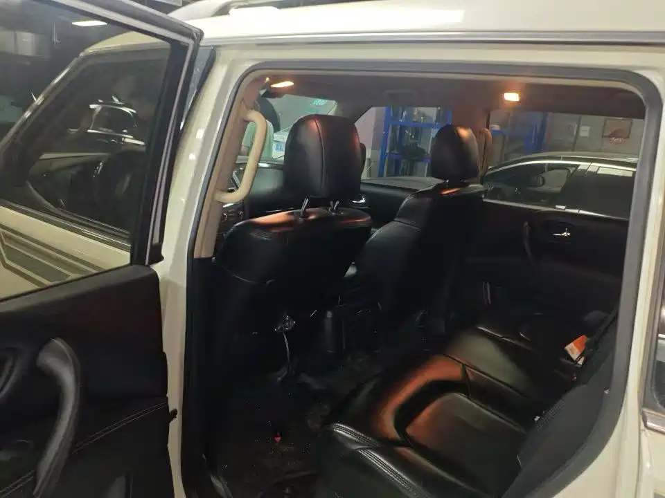 Nissan Patrol — миниатюра 6