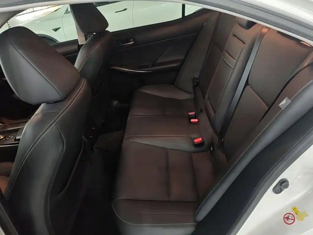 Lexus IS — миниатюра 17