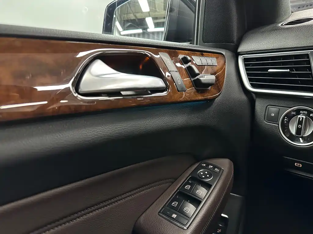 Mercedes-Benz M-Class — миниатюра 9