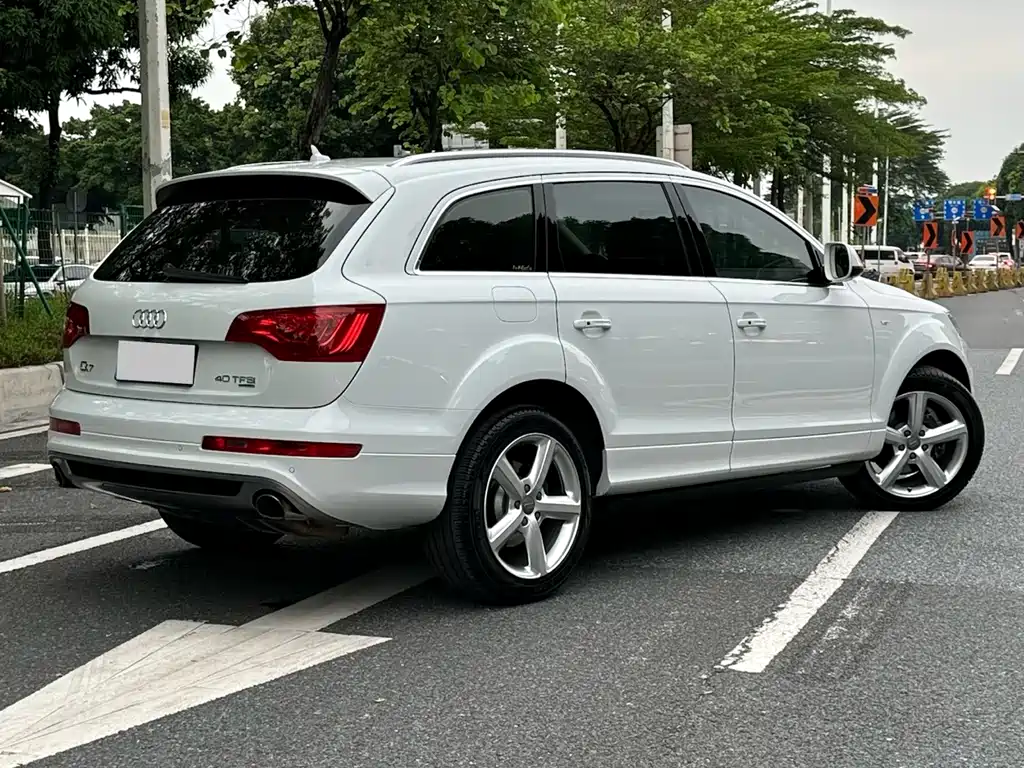 Audi Q7 — миниатюра 4