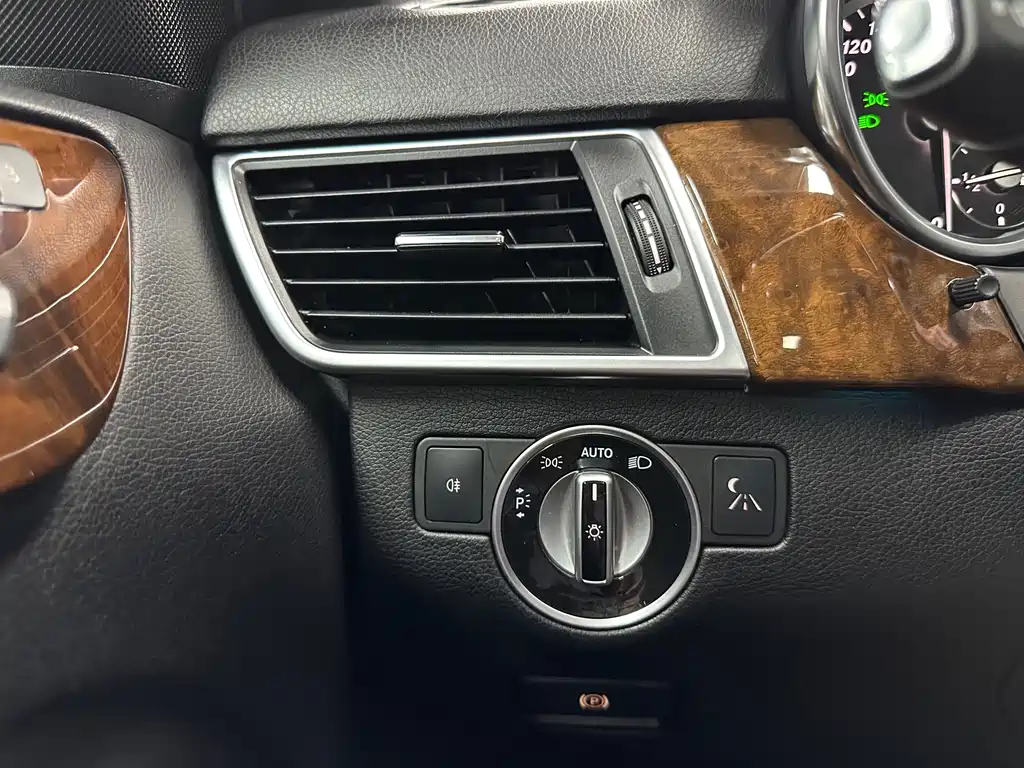 Mercedes-Benz M-Class — миниатюра 13
