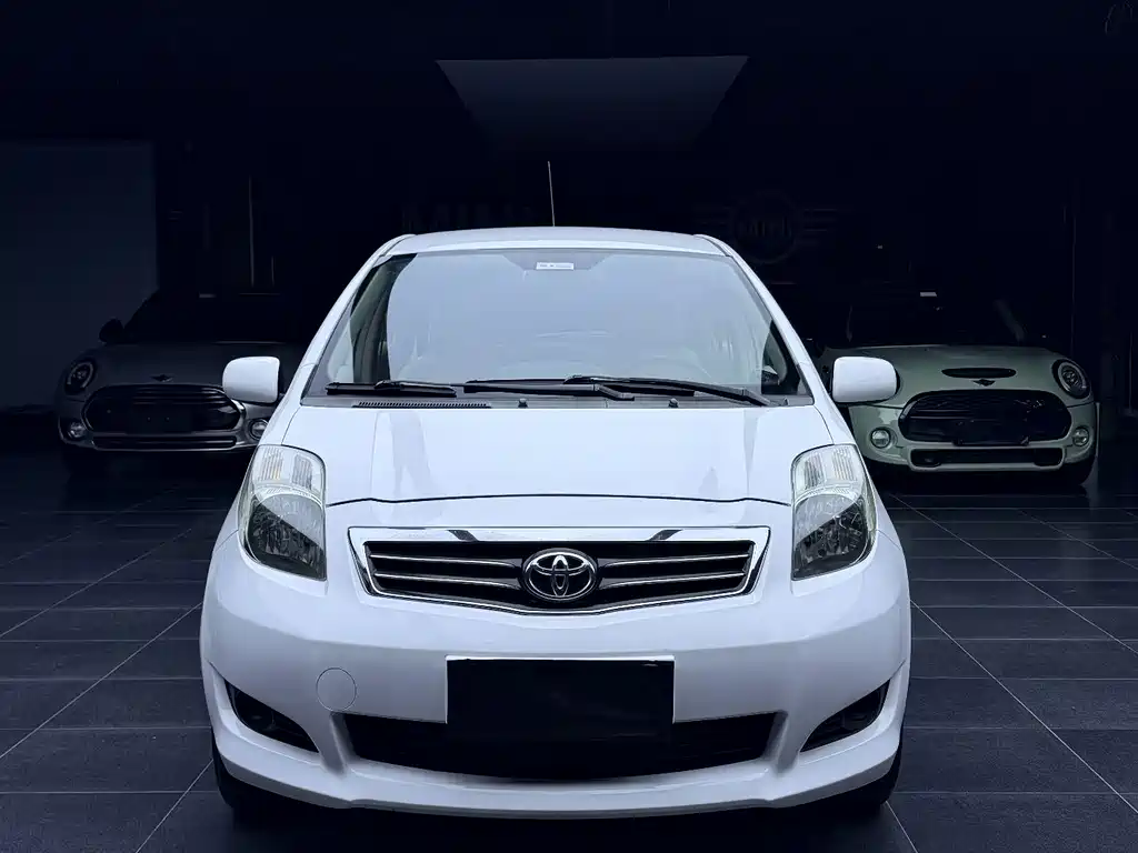 Toyota Yaris — миниатюра 2