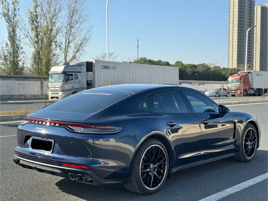 PORSCHE PANAMERA