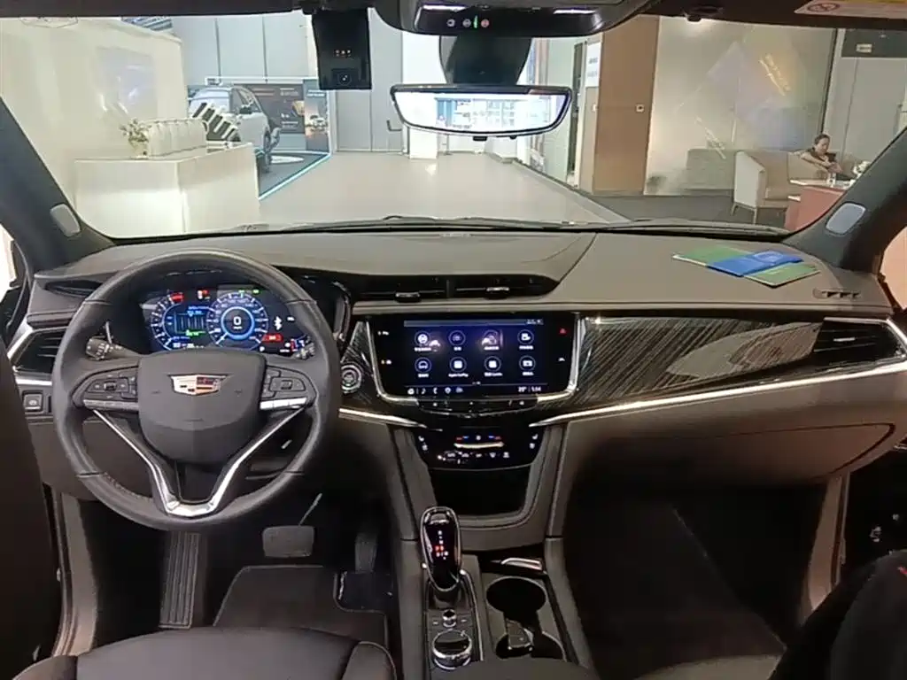 Cadillac XT6 2025 2.0T мест Luxury Executive