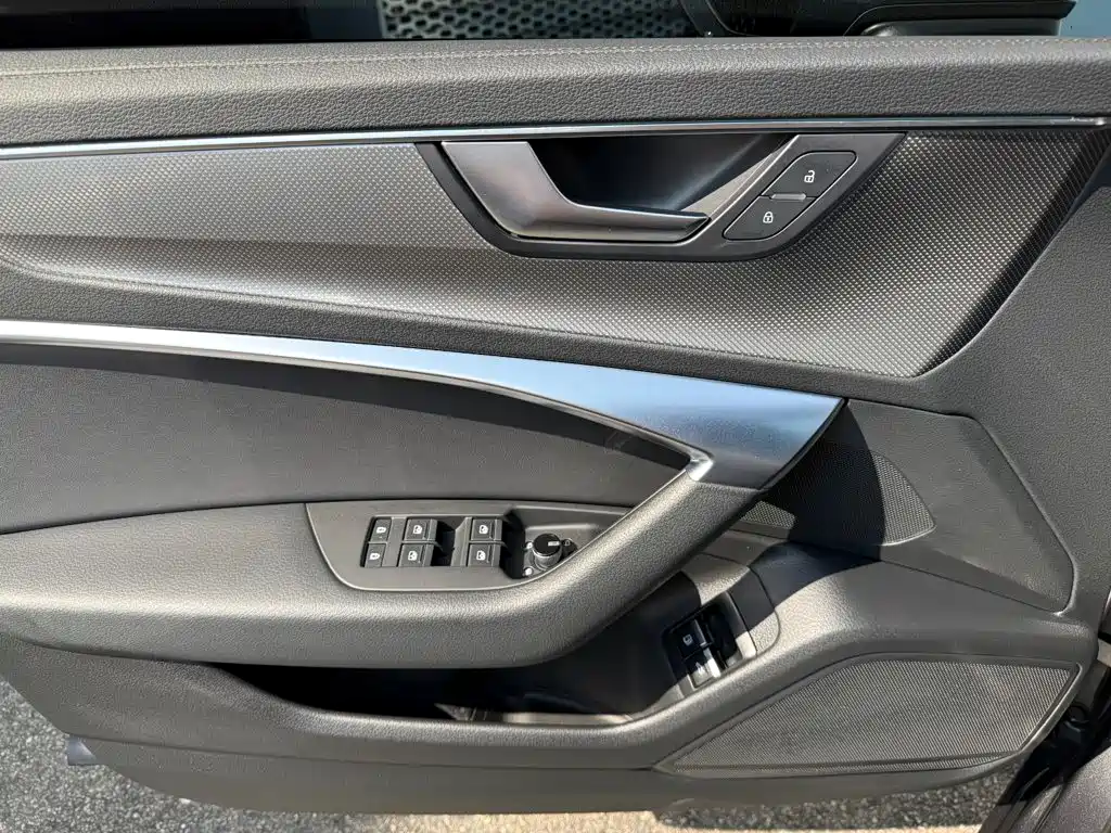 Audi A6L New Energy — миниатюра 14
