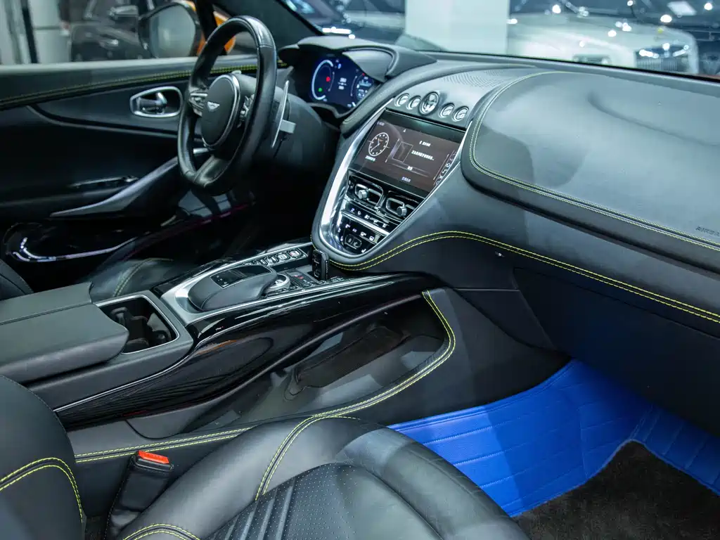 Aston Martin DBX 2022 3.0T STRAIGHT-SIX