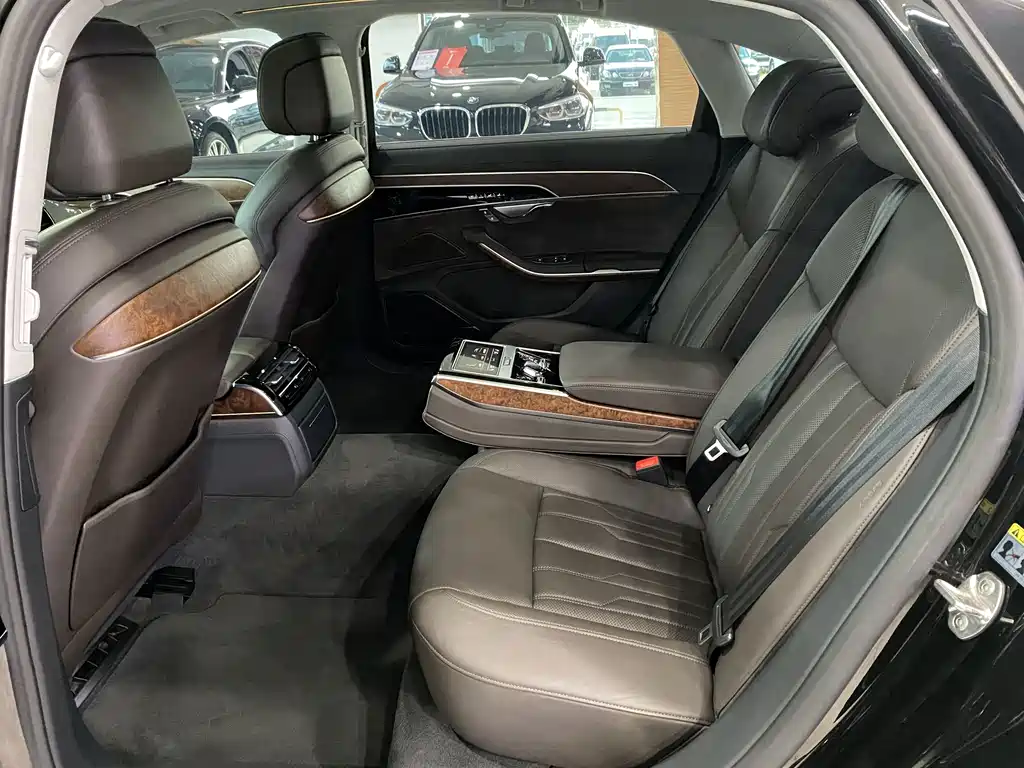 Audi A8 — миниатюра 8