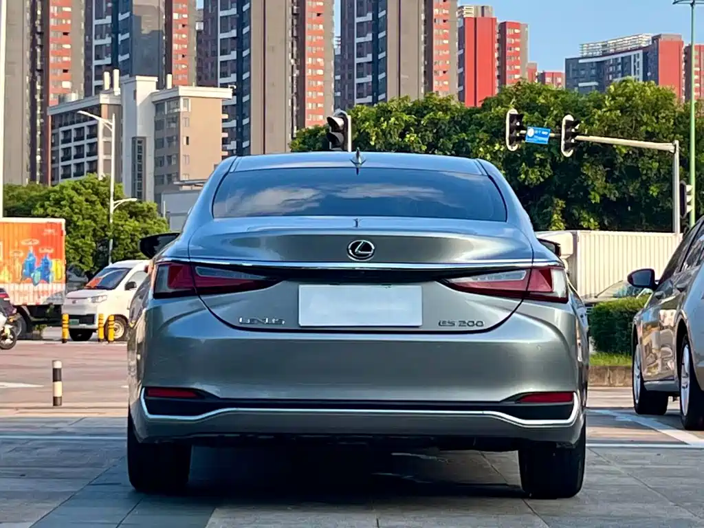 Lexus ES — миниатюра 8