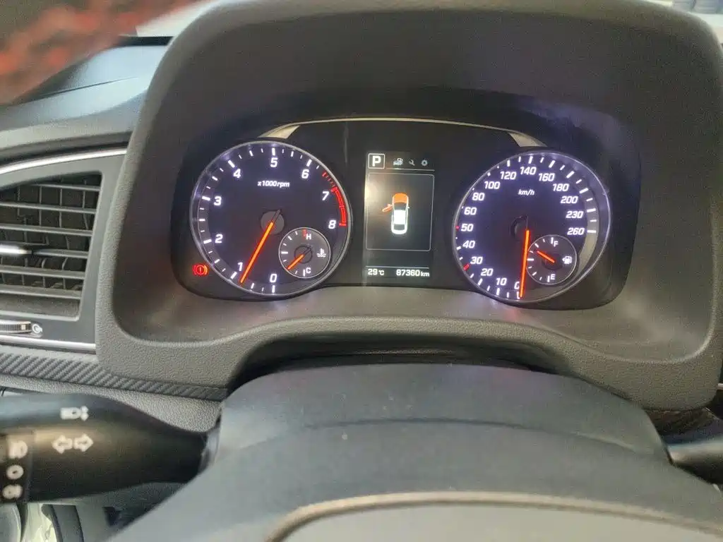 Hyundai Elantra — миниатюра 8