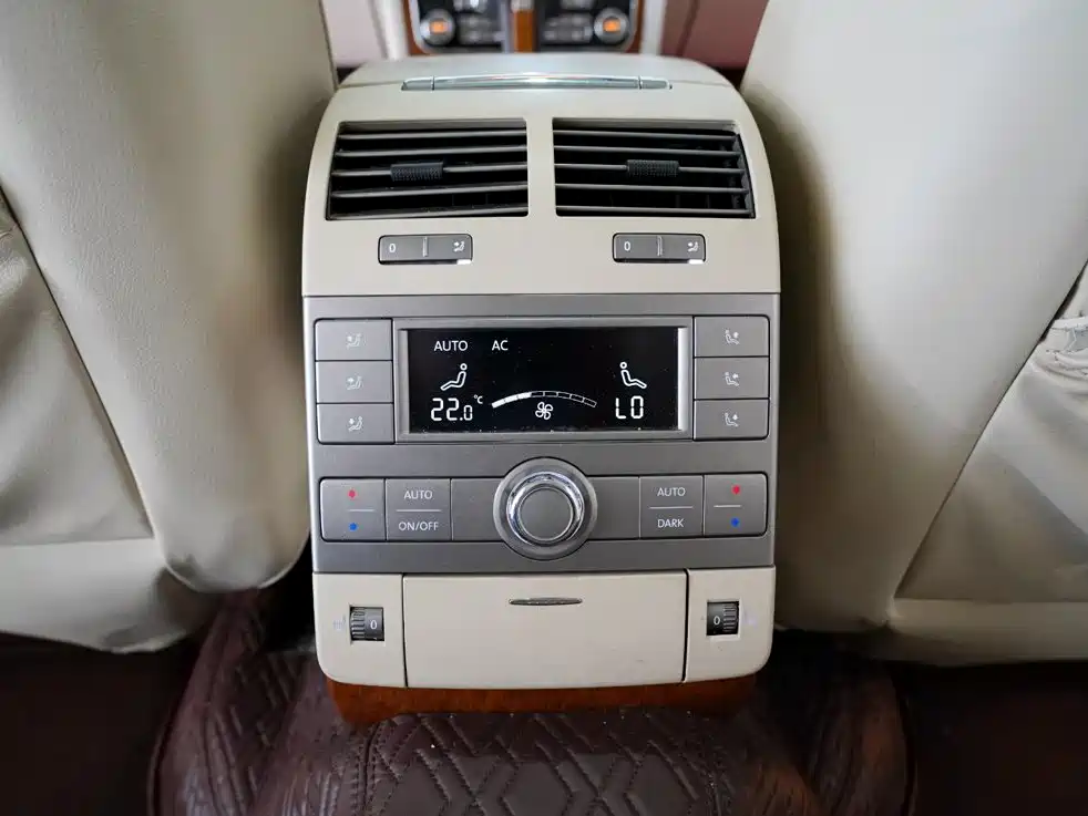 Volkswagen Phaeton — миниатюра 11