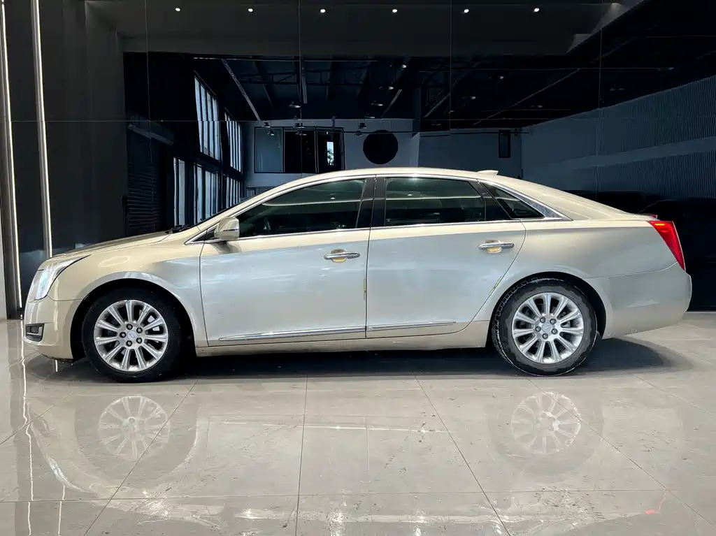 CADILLAC XTS