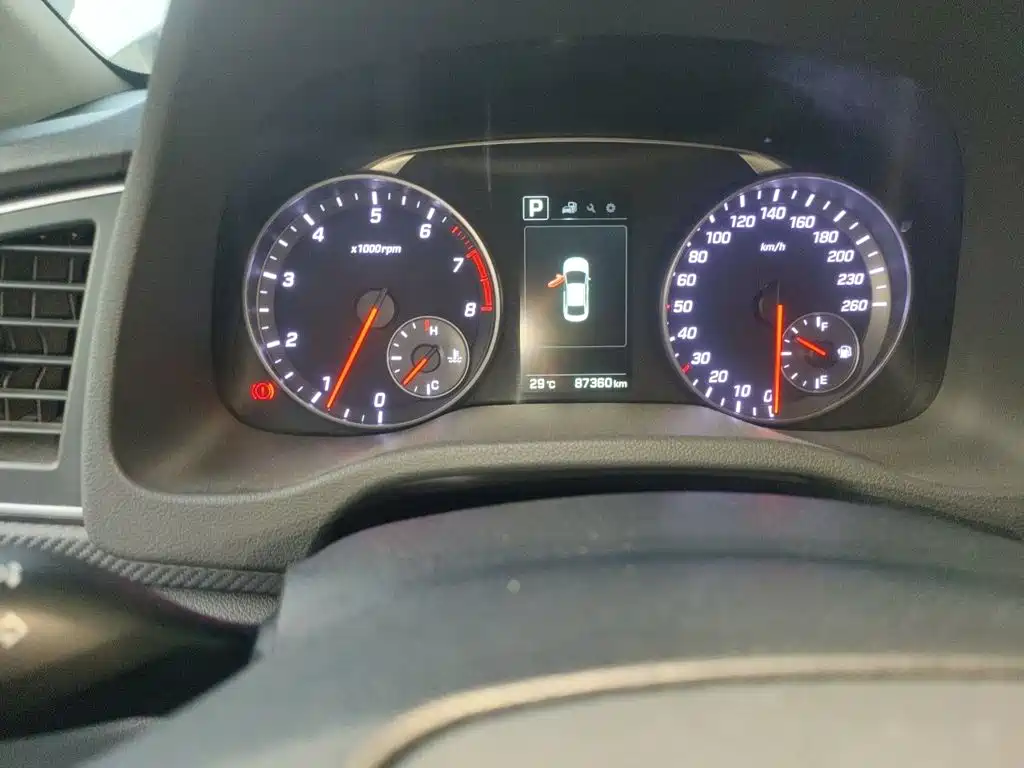 Hyundai Elantra — миниатюра 7