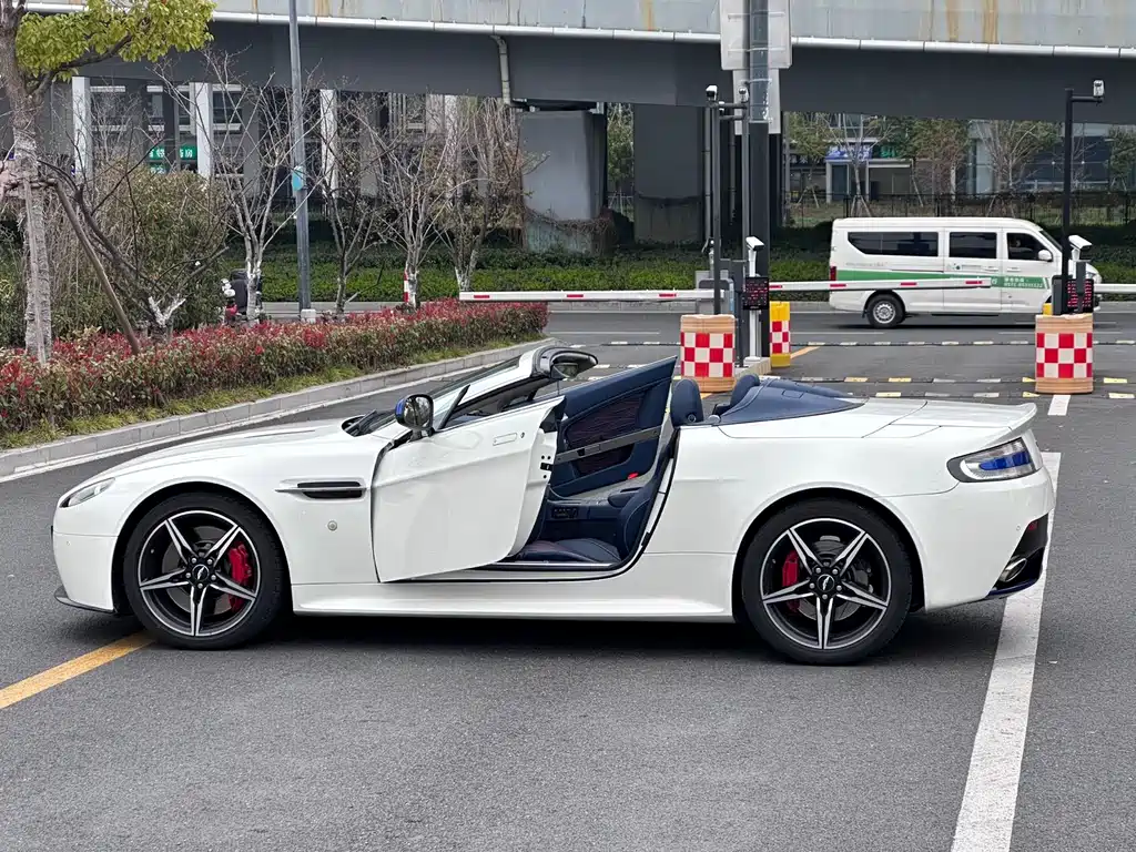Aston Martin V8 Vantage 2017 4.7L S