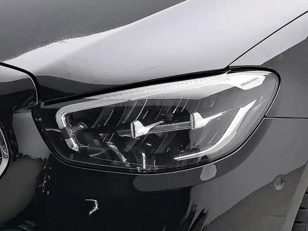 Mercedes-Benz E-Class — миниатюра 7
