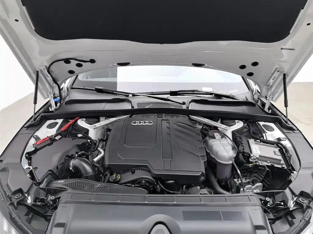 Audi A4L 2024 40 TFSI Luxury