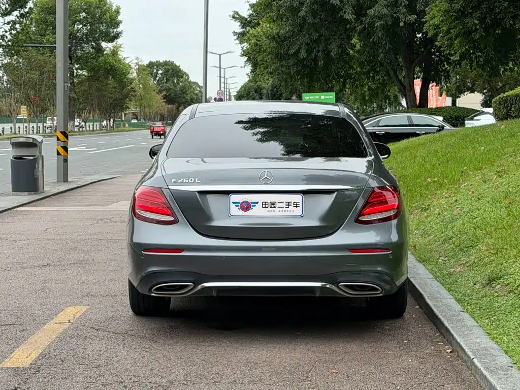 Mercedes-Benz E-Class — миниатюра 5
