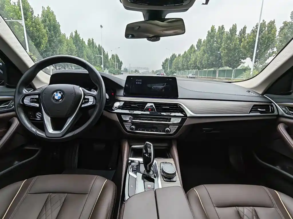 BMW 5 Series — миниатюра 12