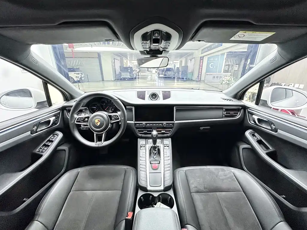 Porsche Macan — миниатюра 11