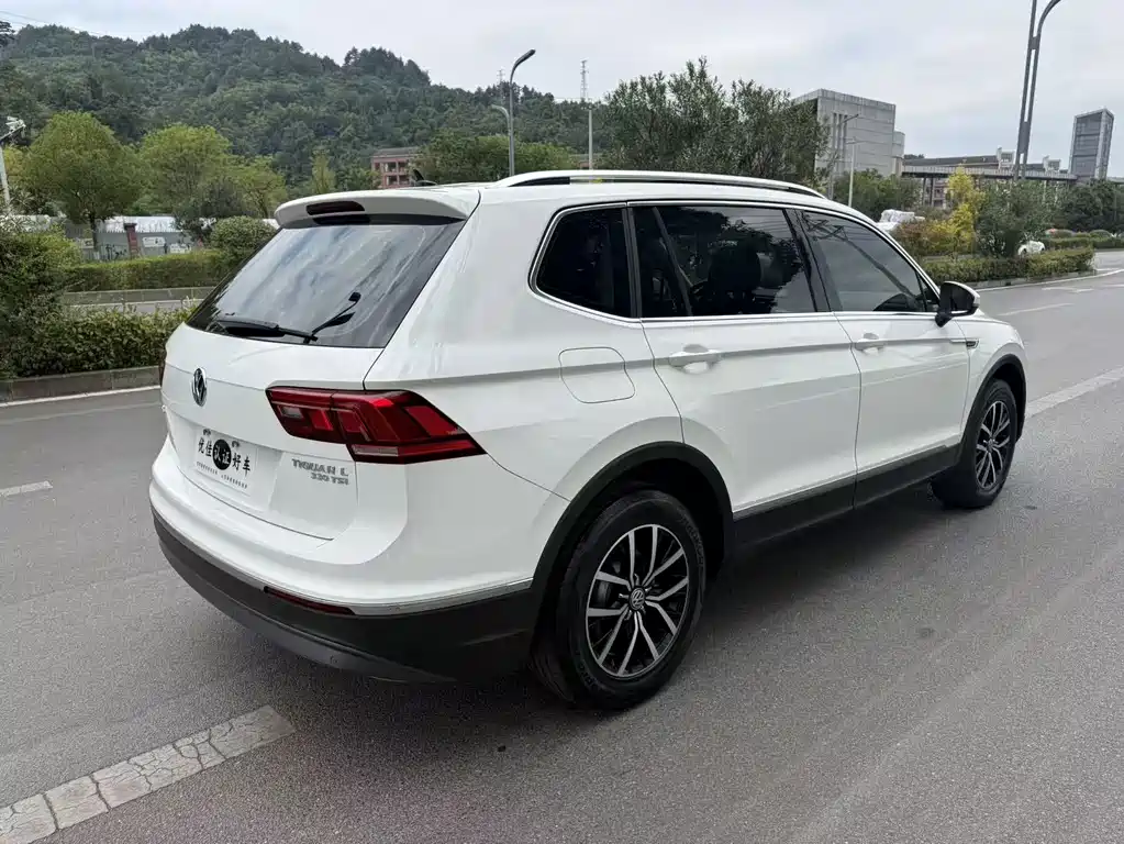Volkswagen Tiguan L — миниатюра 10