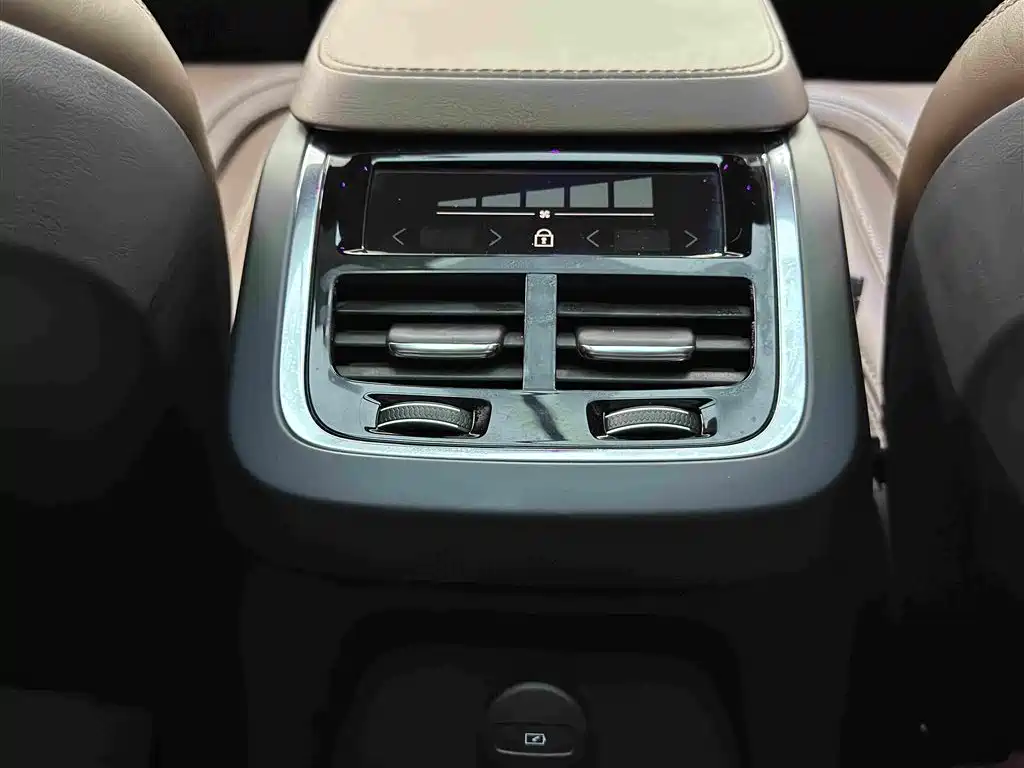 Volvo XC90 PHEV — миниатюра 12