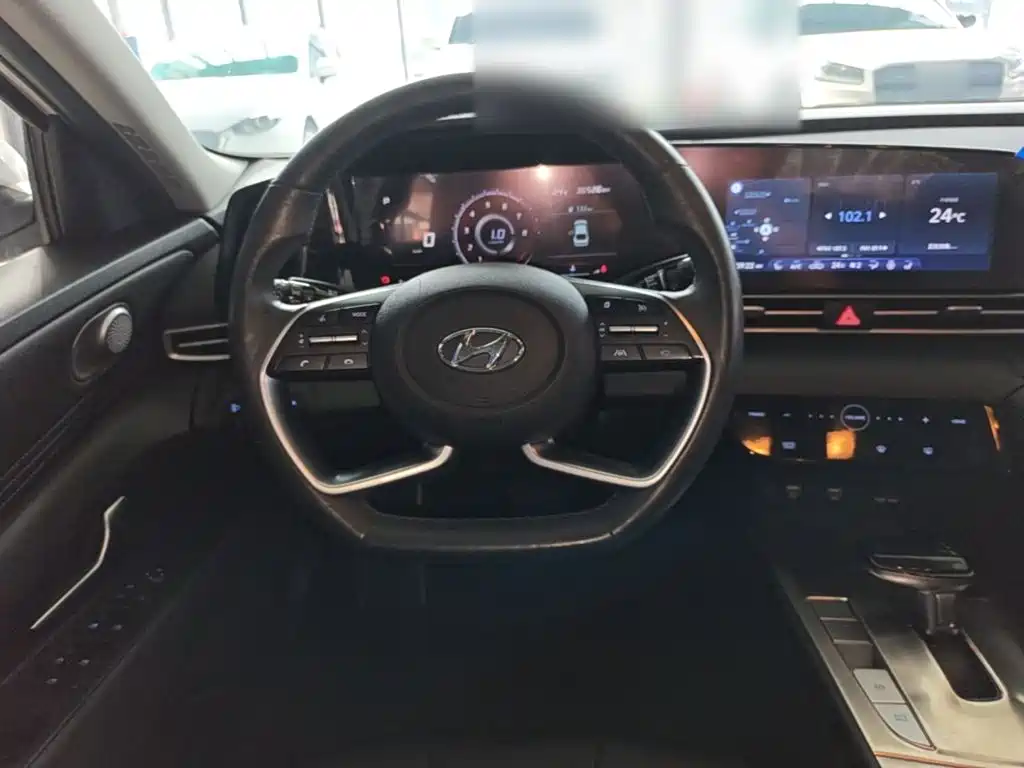 Hyundai Elantra — миниатюра 11