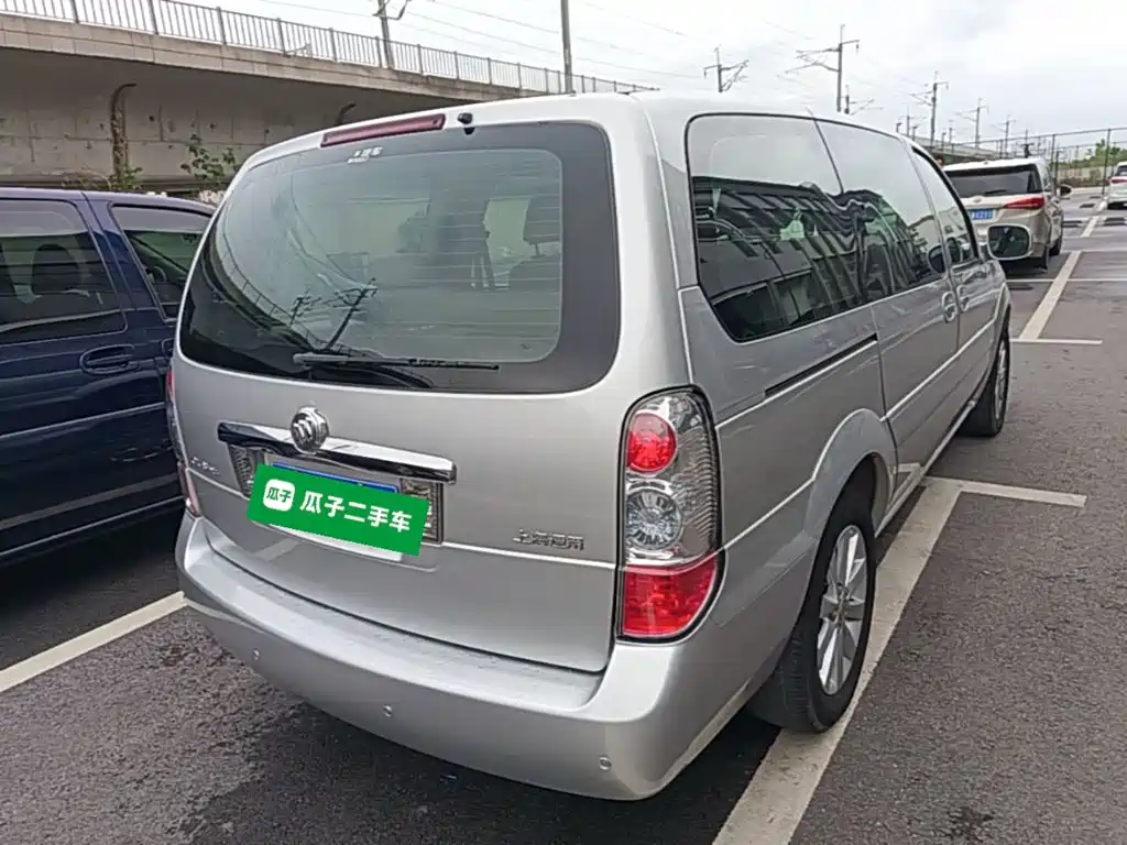 Buick GL8 — миниатюра 7