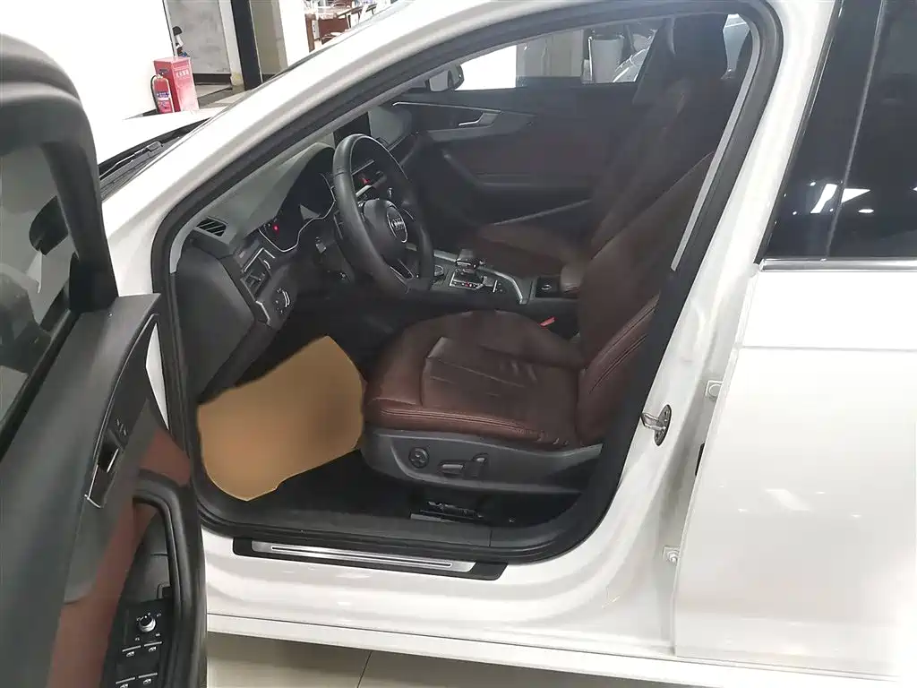 Audi A4L 2019 40 TFSI VI