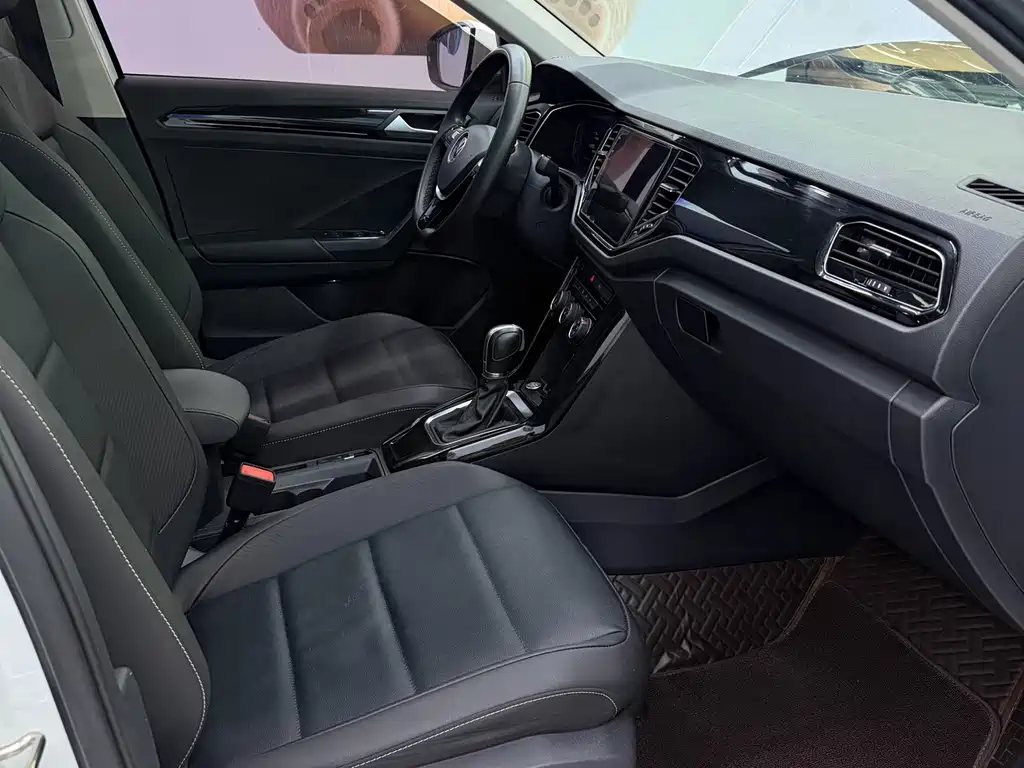 Volkswagen T-Roc — миниатюра 9