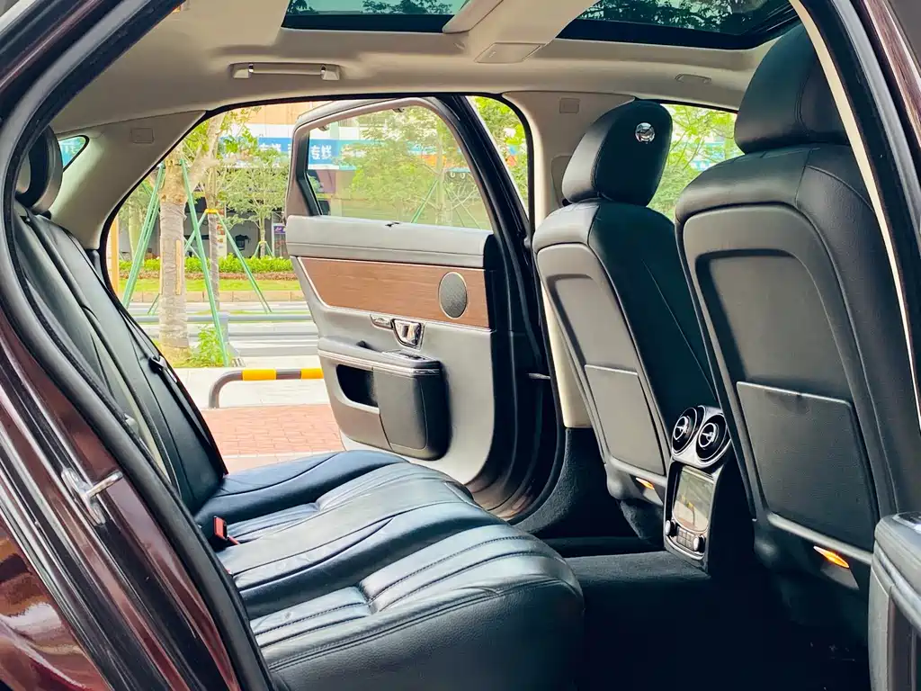 Jaguar XJ — миниатюра 13