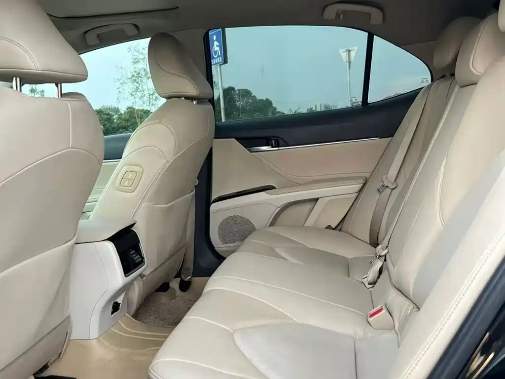 Toyota Camry — миниатюра 8