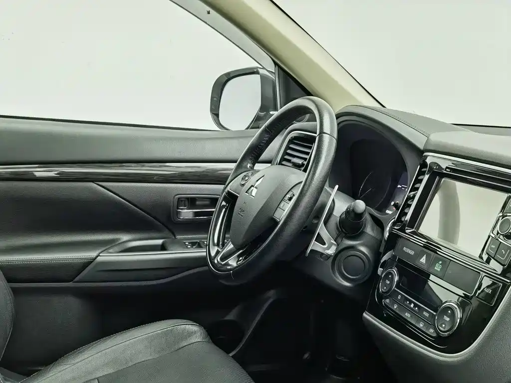 Mitsubishi Outlander (Import) — миниатюра 22
