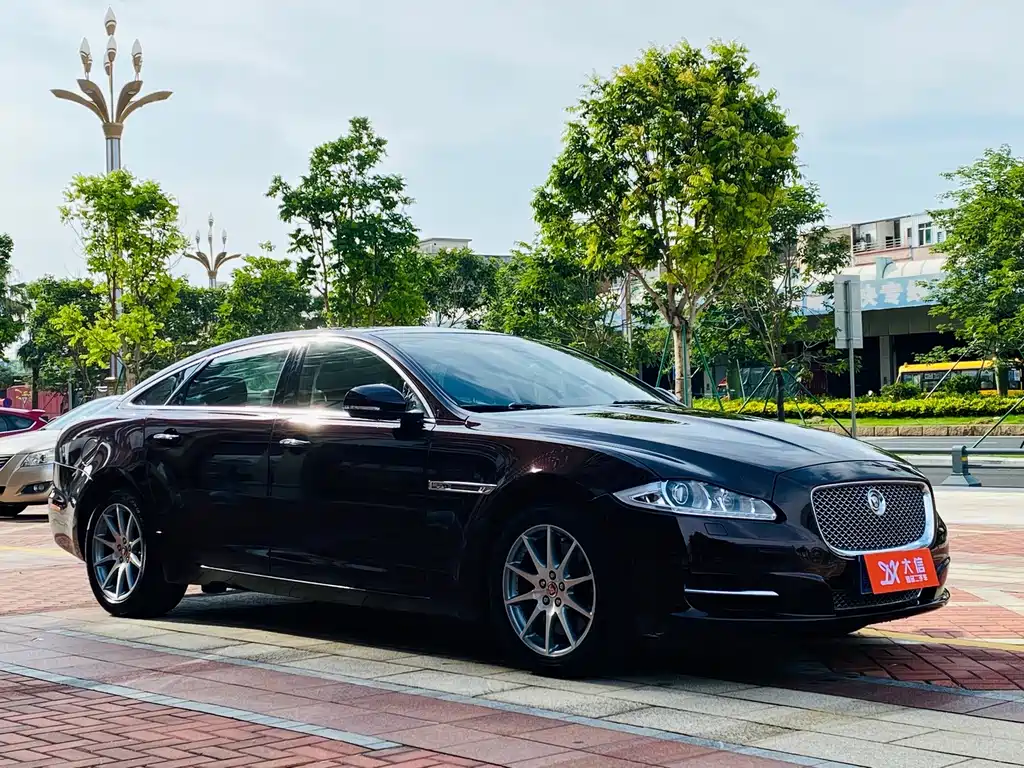 Jaguar XJ — миниатюра 3