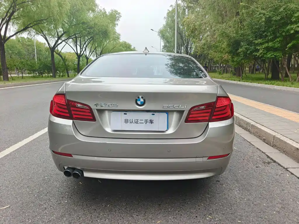 BMW 5 Series — миниатюра 11