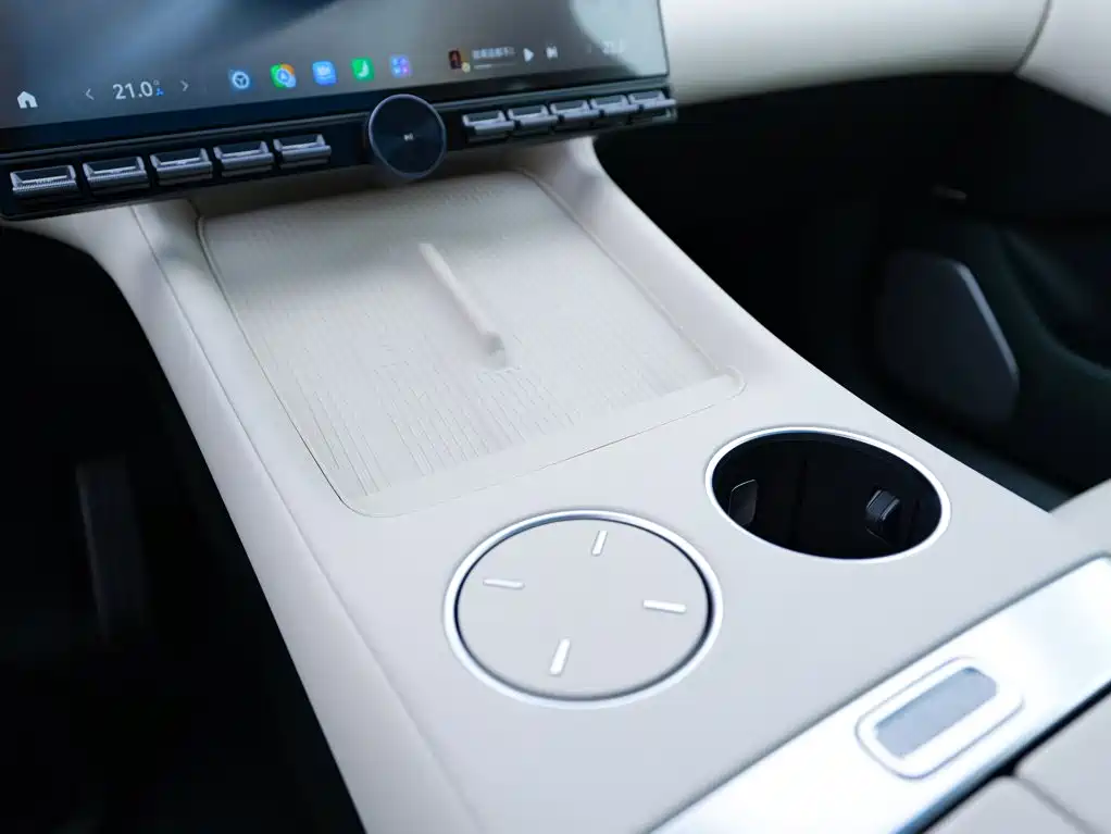 Xiaomi YU7 — миниатюра 15