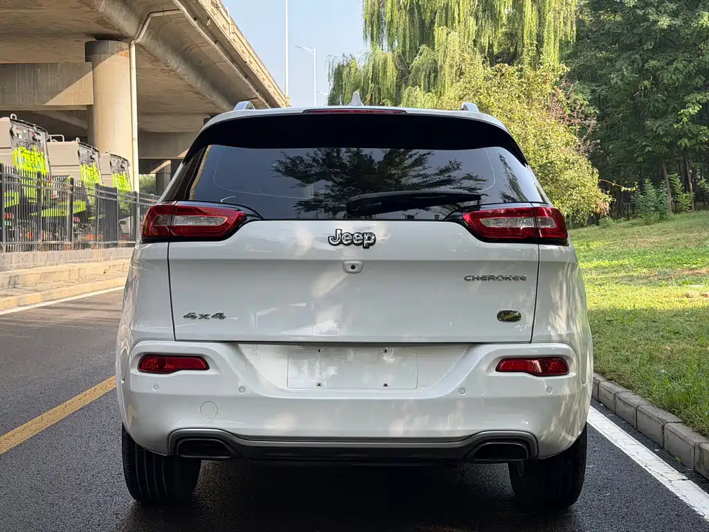 Jeep Cherokee — миниатюра 17