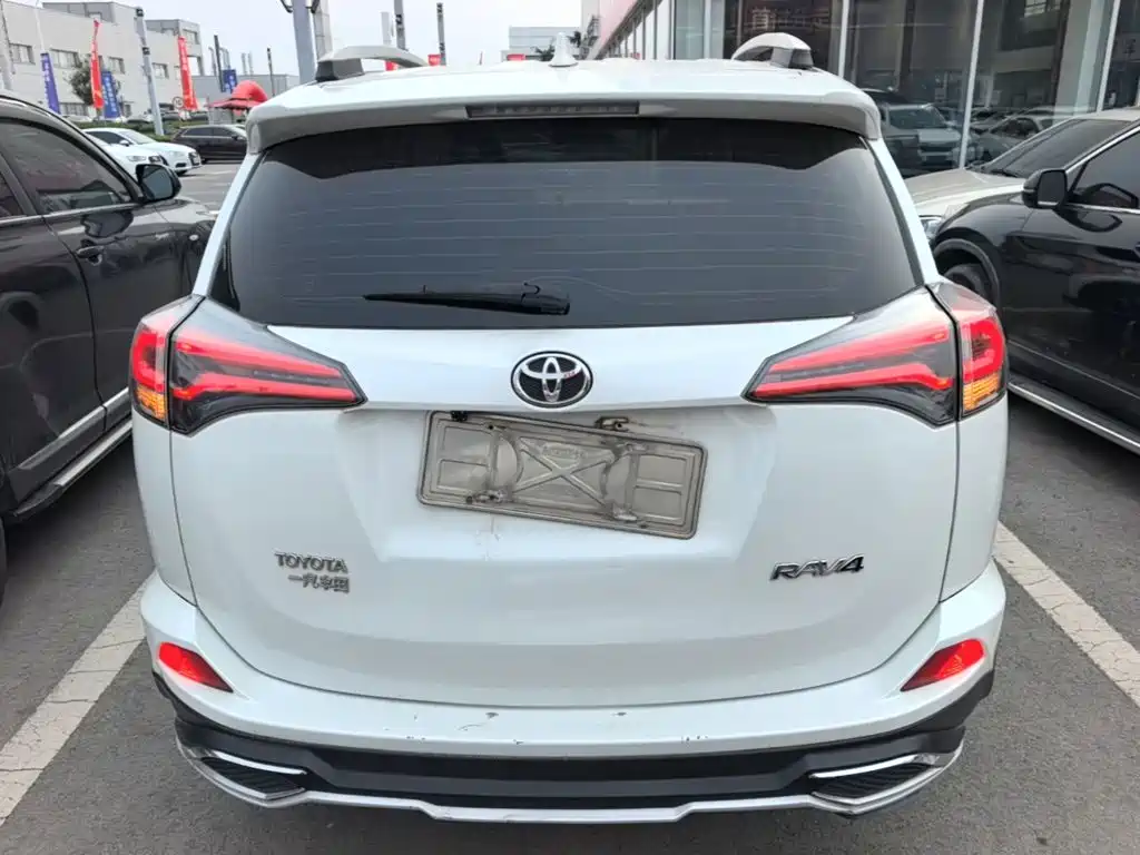 Toyota RAV4 — миниатюра 6