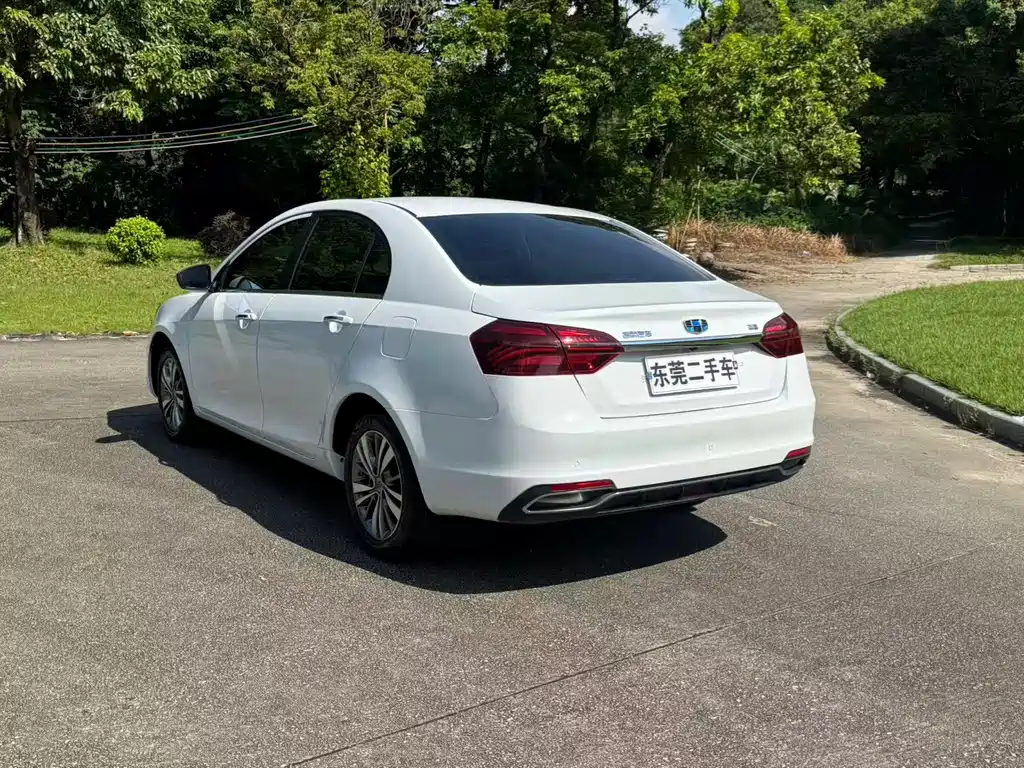 Geely Emgrand — миниатюра 15