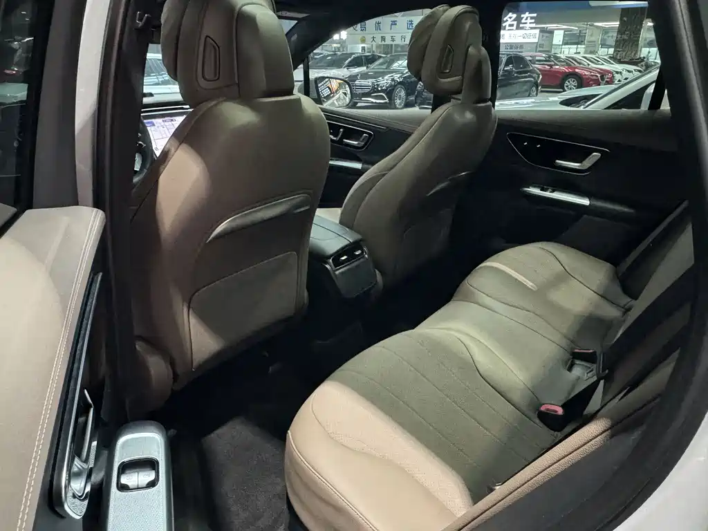 Mercedes-Benz EQE SUV — миниатюра 7