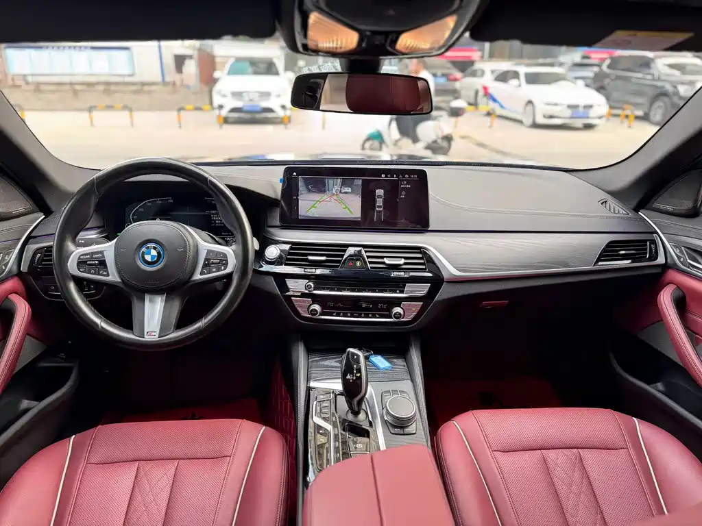 BMW 5 Series New Energy — миниатюра 5