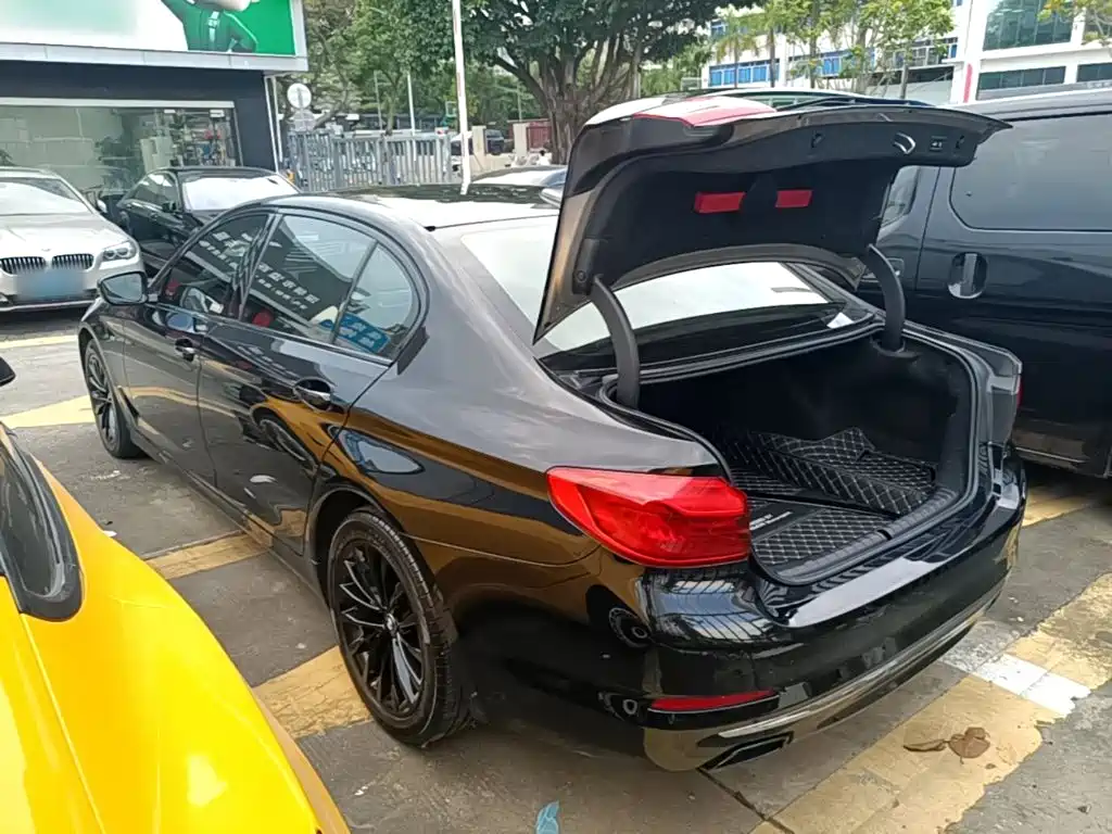 BMW 5 Series — миниатюра 23