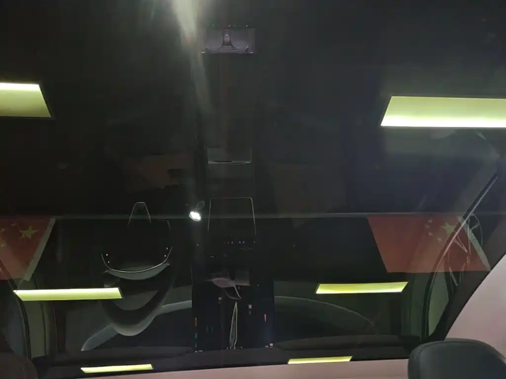 Tesla Model Y — миниатюра 18