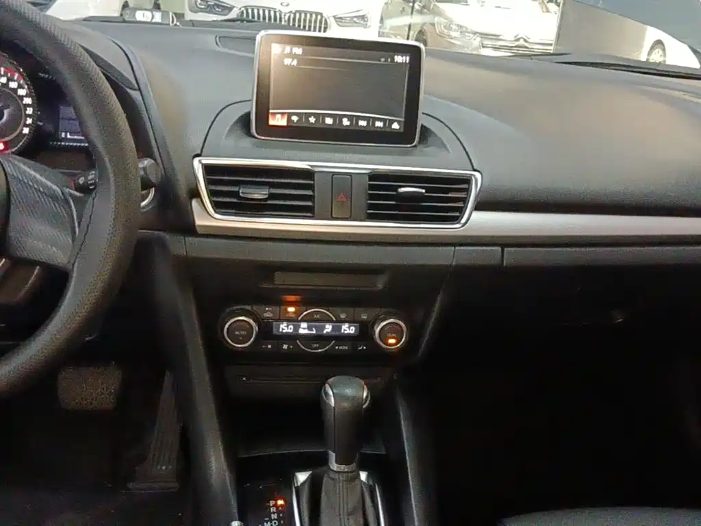 Mazda 3 Axela — миниатюра 13