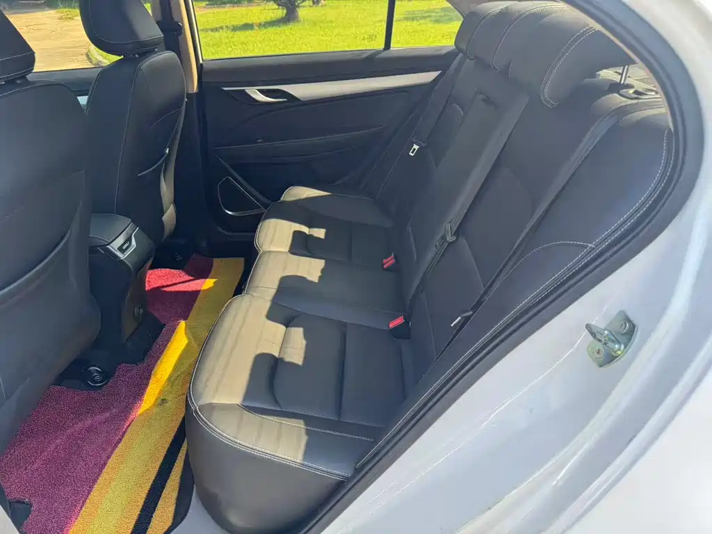 Geely Emgrand — миниатюра 10