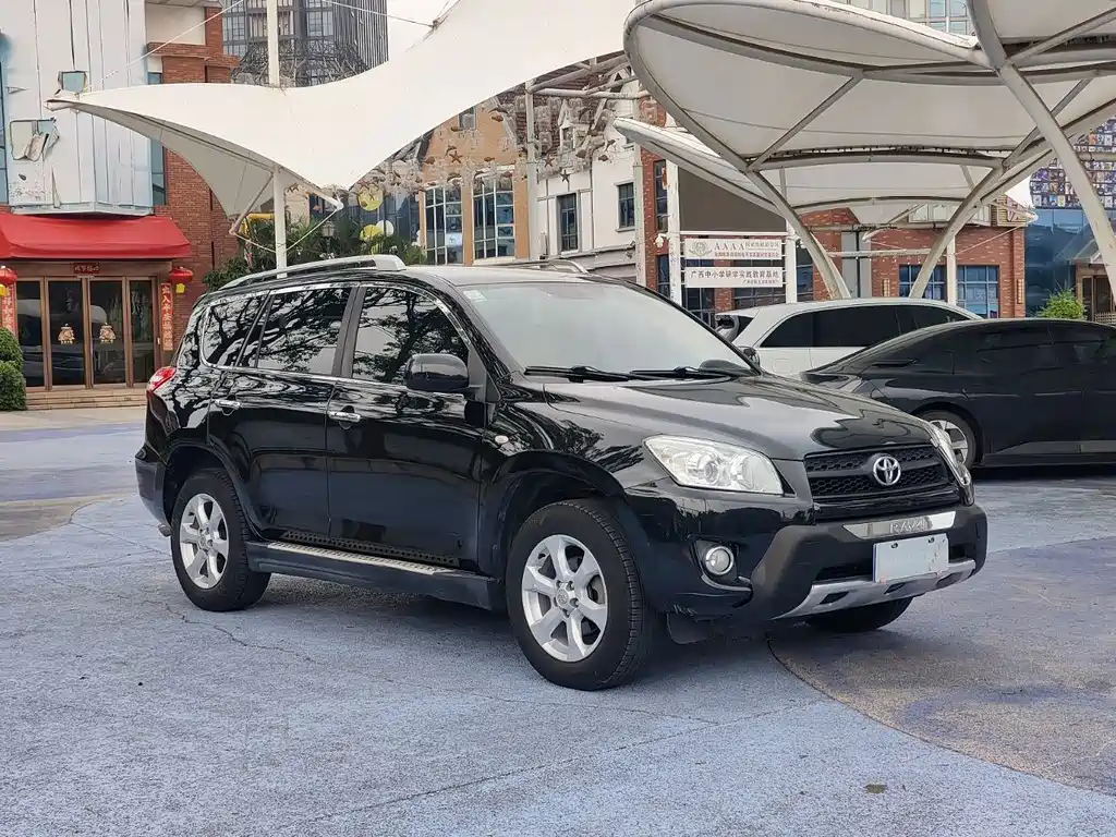 Toyota RAV4 — миниатюра 3