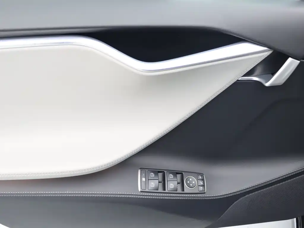 Tesla Model S — миниатюра 11