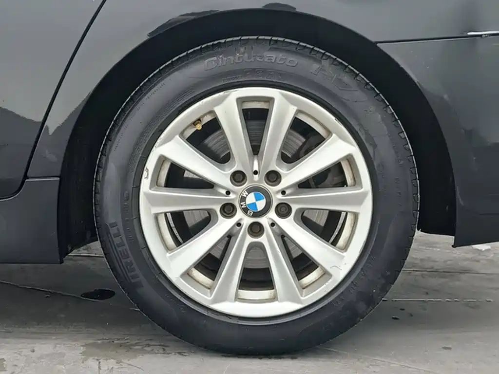BMW 5 Series — миниатюра 8