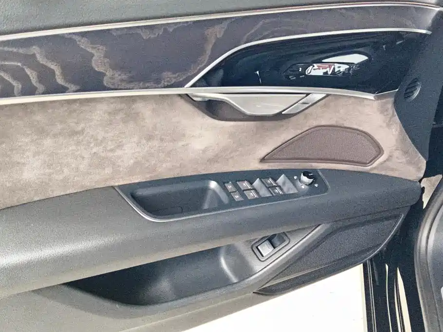 Audi A8 — миниатюра 7