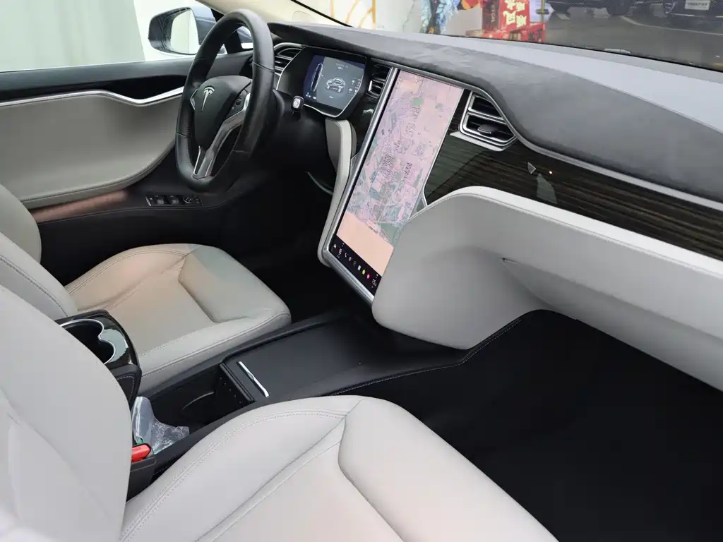 Tesla Model S — миниатюра 9